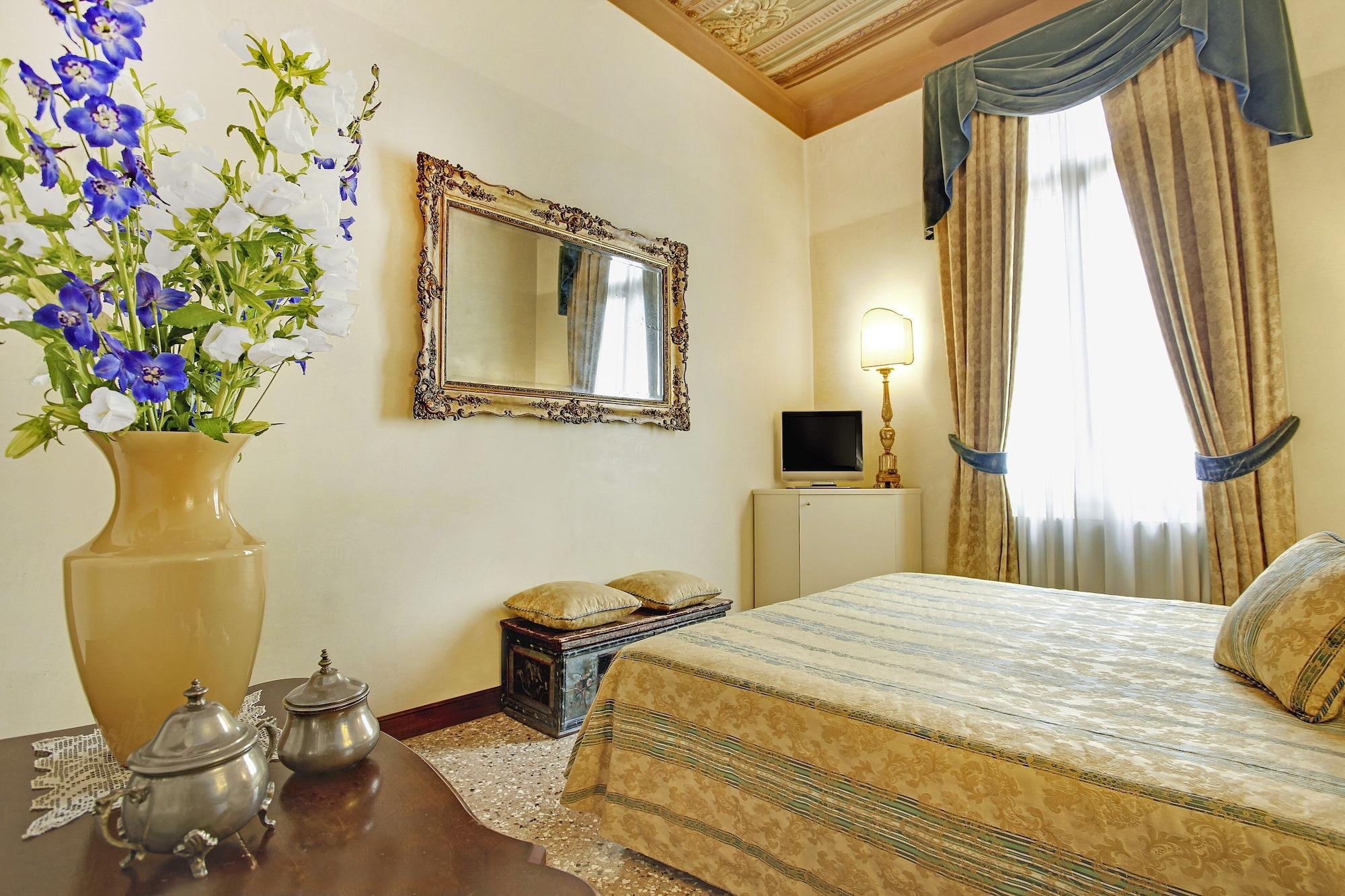 Palazzo Schiavoni Residenza D'epoca & Suite-apartments Pensión