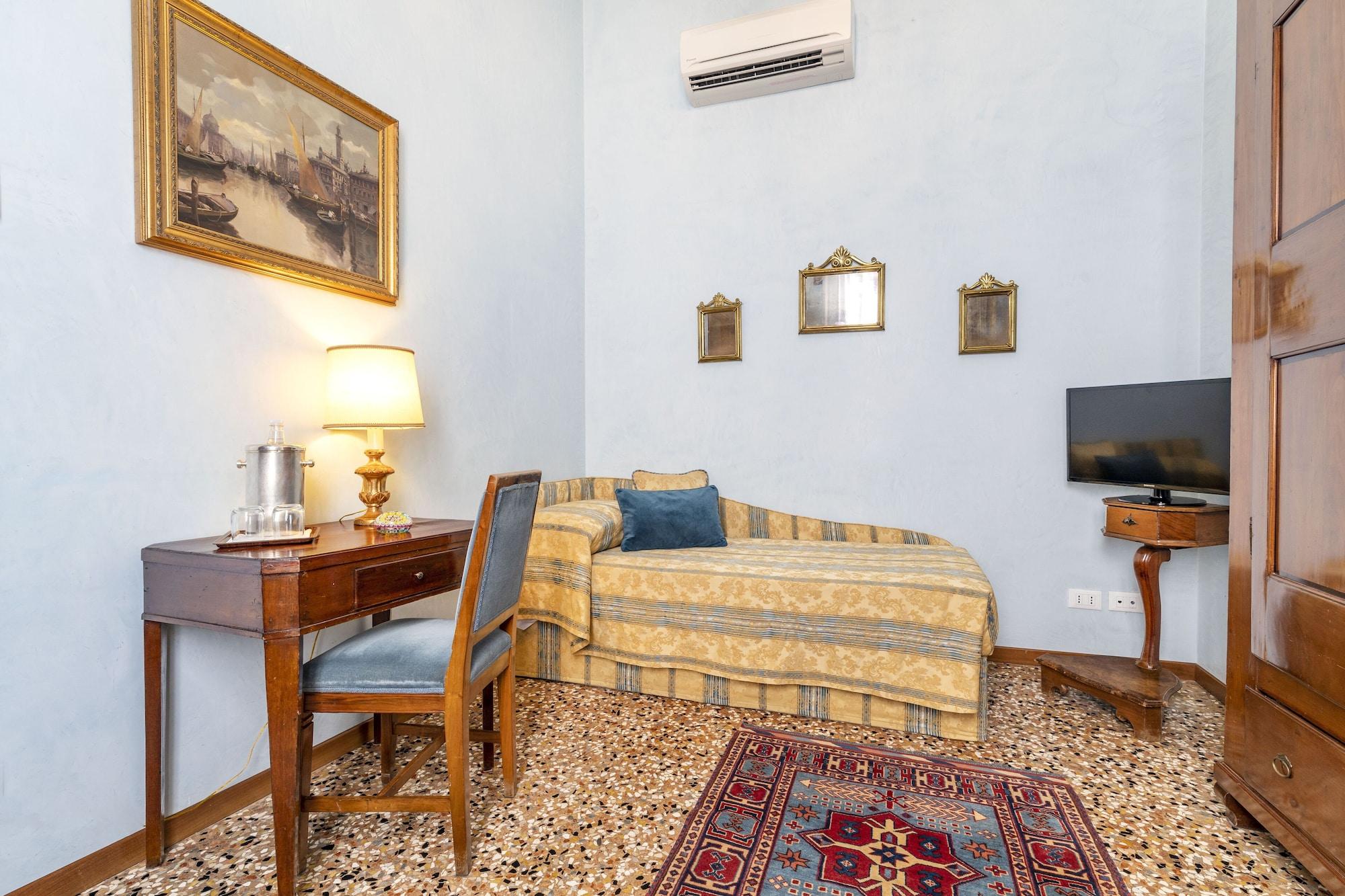 Palazzo Schiavoni Residenza D'epoca & Suite-apartments Pensión 3*
